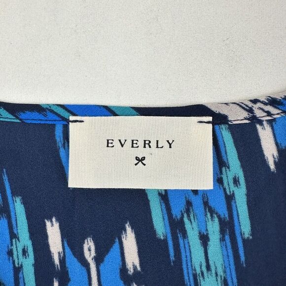 Everly Blue Semi-Sheer Chiffon 3/4 Sleeve Blouse V-Neck 100% Polyester Size M - Picture 5 of 8